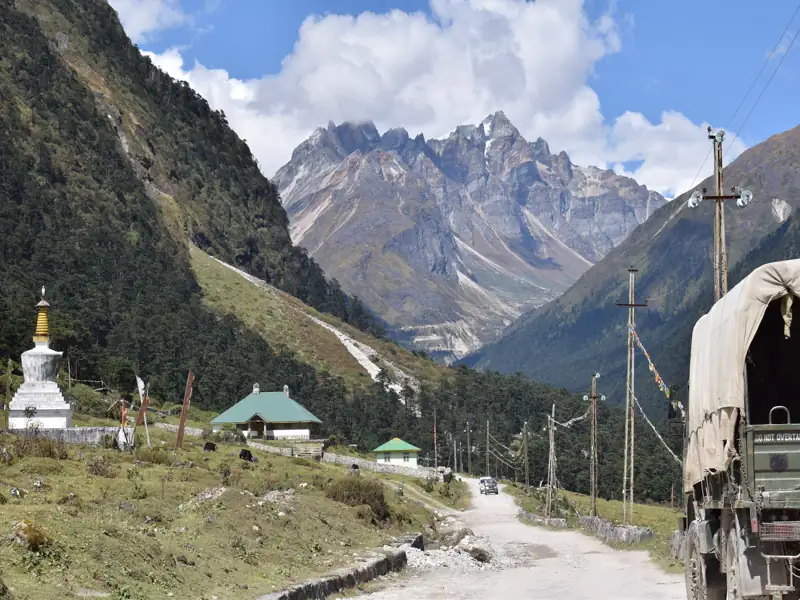Siliguri to Yumthang Valley Cab
